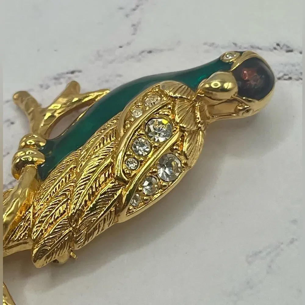 Avon brooch excellent